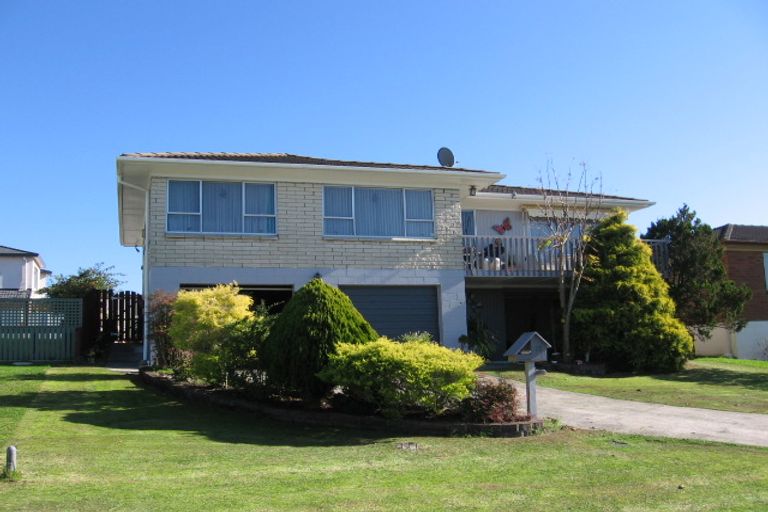 Photo of property in 12 Bodi Place, Te Atatu South, Auckland, 0610