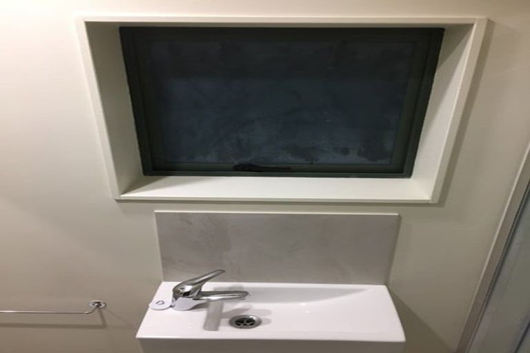 Photo of property in 17a Barker Rise, Northcross, Auckland, 0632