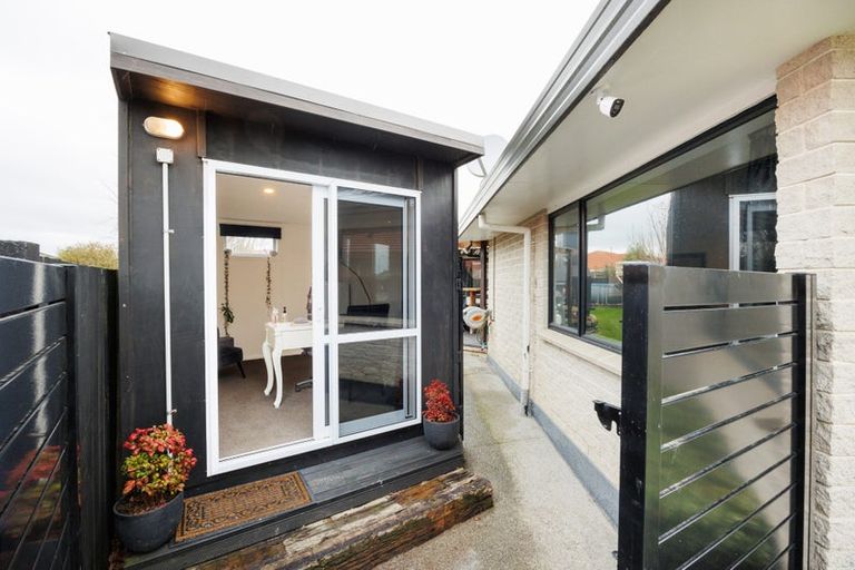 Photo of property in 28 Jefferson Crescent, Milson, Palmerston North, 4414