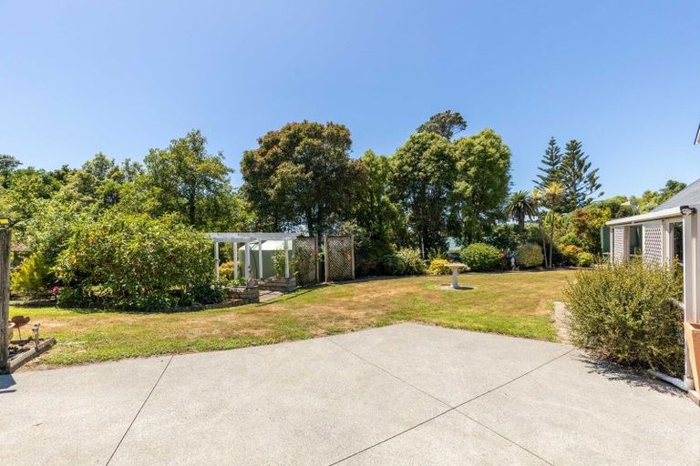 Photo of property in 529 South Road, Omata, New Plymouth, 4374