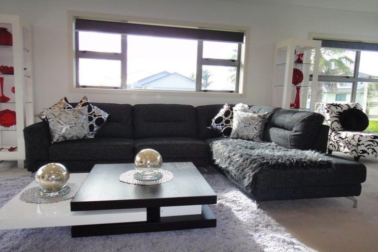 Photo of property in 98 Barbados Way, One Tree Point, 0118