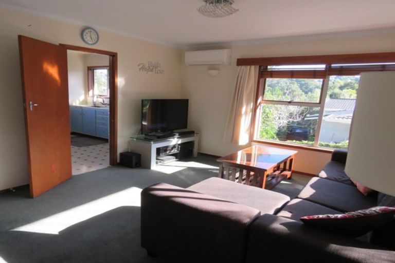 Photo of property in 2/22 Mannering Place, Hillcrest, Auckland, 0627