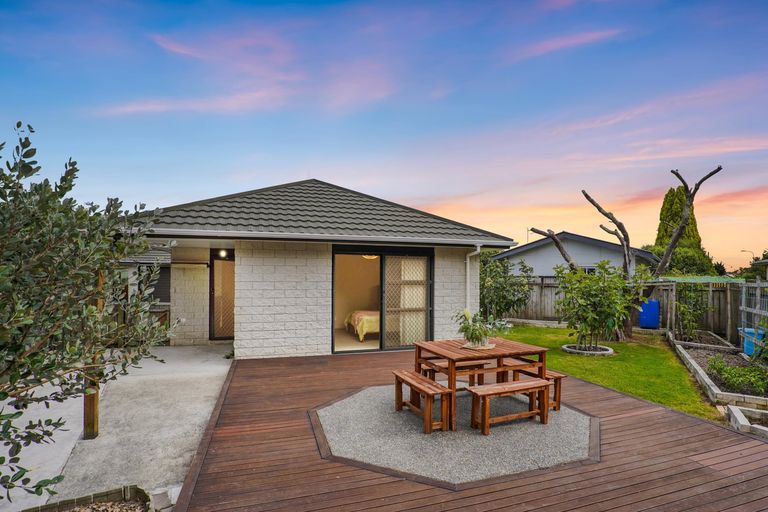Photo of property in 4a Brett Place, Takaro, Palmerston North, 4412
