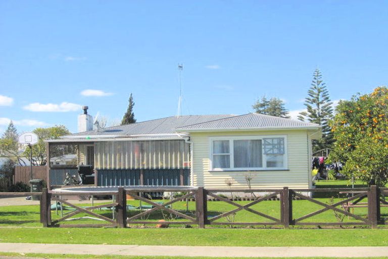 Photo of property in 14 Kowhai Avenue, Edgecumbe, 3120