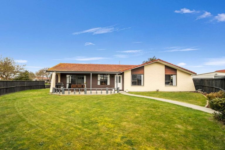 Photo of property in 12 Mchaffies Place, Wainoni, Christchurch, 8061