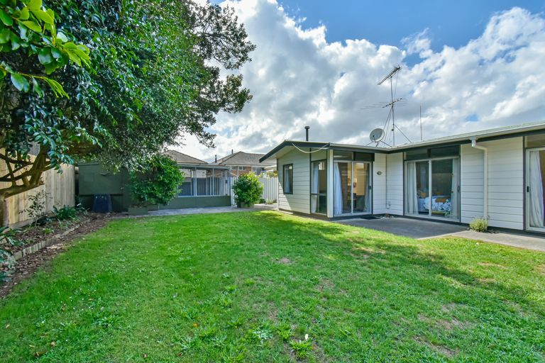 Photo of property in 1 Arthur Place, Opaheke, Papakura, 2113