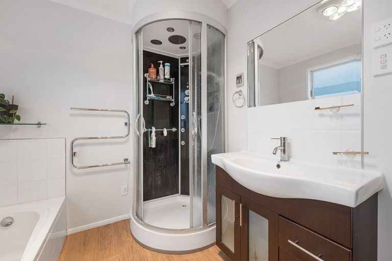 Photo of property in 10 Heaphy Street, Westown, New Plymouth, 4310