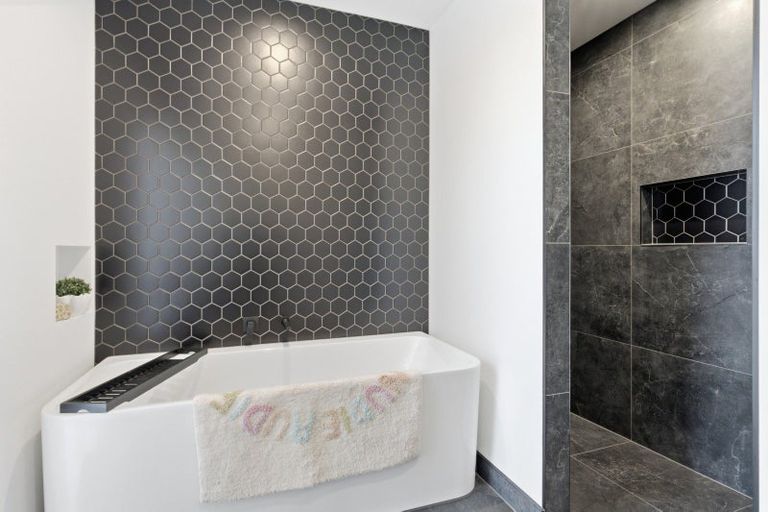 Photo of property in 16 Three Kings Court, Outram, 9019
