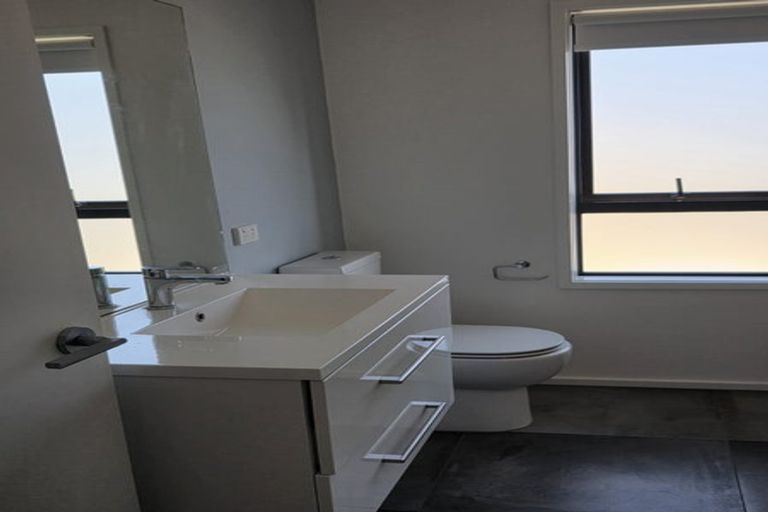 Photo of property in 115 Banks Street, Marfell, New Plymouth, 4310