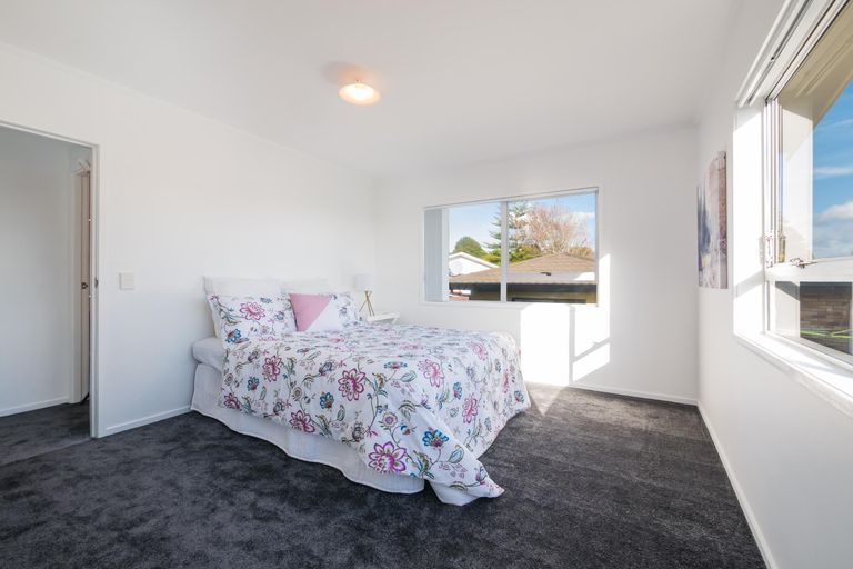 Photo of property in 336 Roscommon Road, Clendon Park, Auckland, 2103