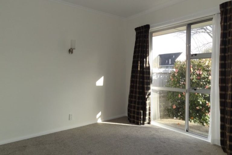 Photo of property in 2/9 Wadeley Road, Ilam, Christchurch, 8041