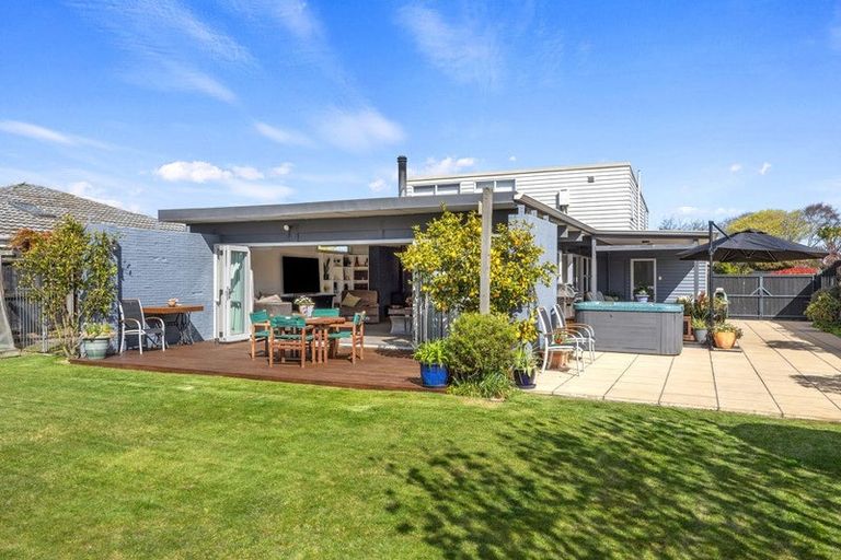 Photo of property in 48 Harrowdale Drive, Avonhead, Christchurch, 8042