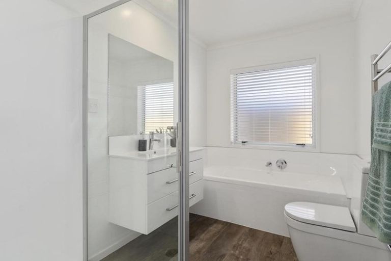 Photo of property in 10 Awatira Drive, Papamoa Beach, Papamoa, 3118