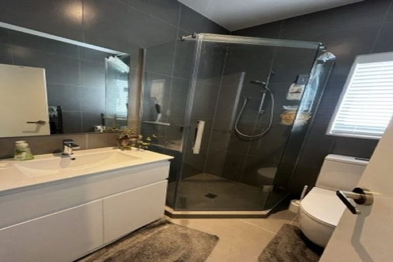 Photo of property in 1/21 Newham Place, Henderson, Auckland, 0612