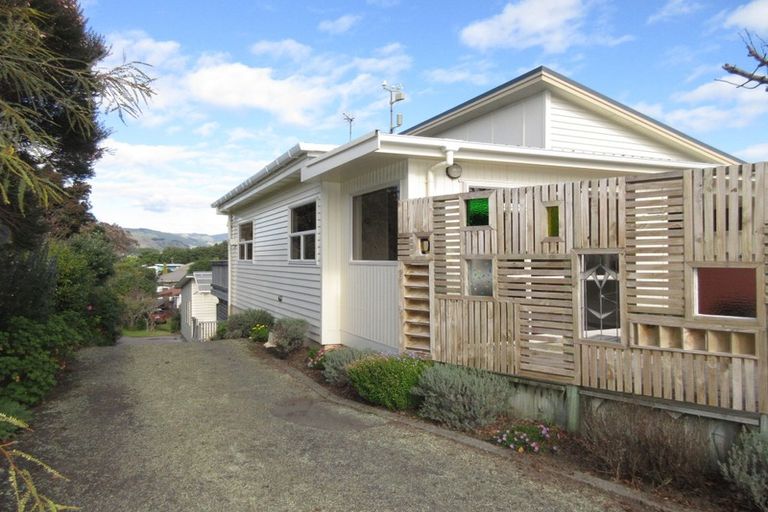 Photo of property in 15 Kowhai Grove, Raumati Beach, Paraparaumu, 5032