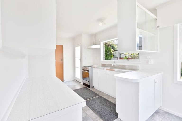 Photo of property in 6b Sandleigh Road, Hamilton Lake, Hamilton, 3204