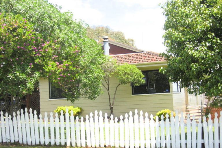 Photo of property in 4 Kopu Place, Clendon Park, Auckland, 2103