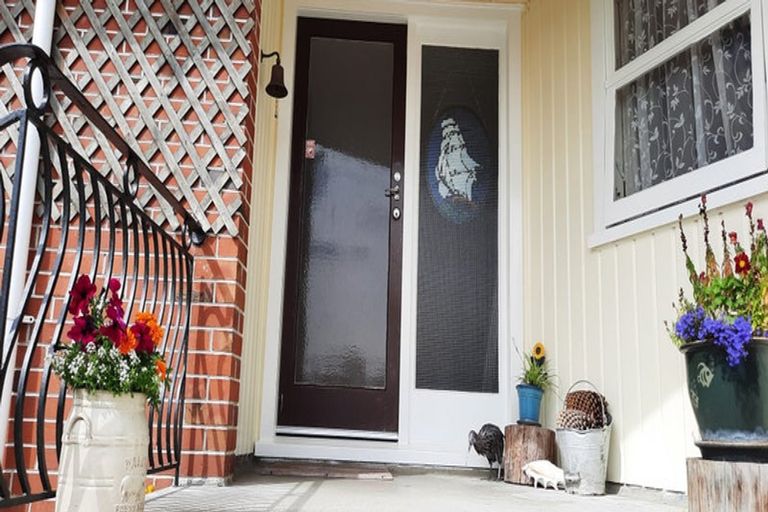 Photo of property in 1/40 Hillcrest Avenue, Hillcrest, Auckland, 0627