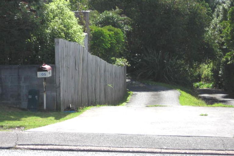 Photo of property in 605 Glenfield Road, Totara Vale, Auckland, 0629