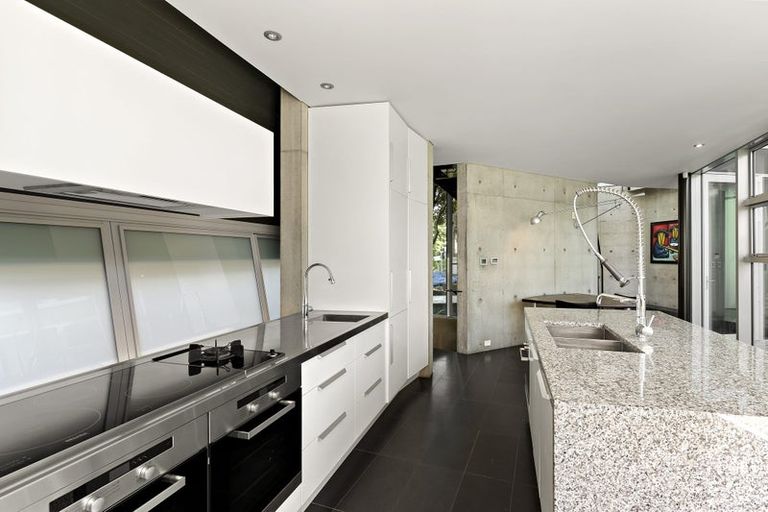 Photo of property in 3b Salmont Place, Kelburn, Wellington, 6012