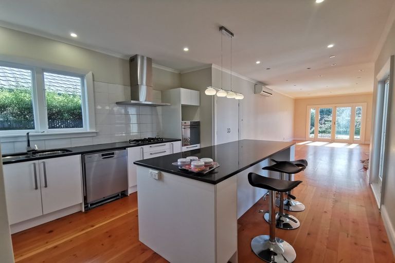 Photo of property in 77 Jeffreys Road, Fendalton, Christchurch, 8052