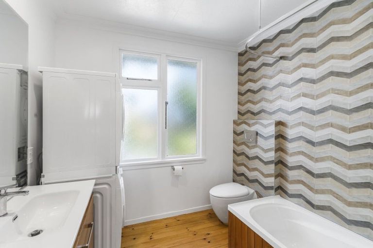 Photo of property in 34 Bayne Terrace, Macandrew Bay, Dunedin, 9014