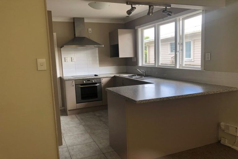 Photo of property in 79 Dale Crescent, Pakuranga, Auckland, 2010