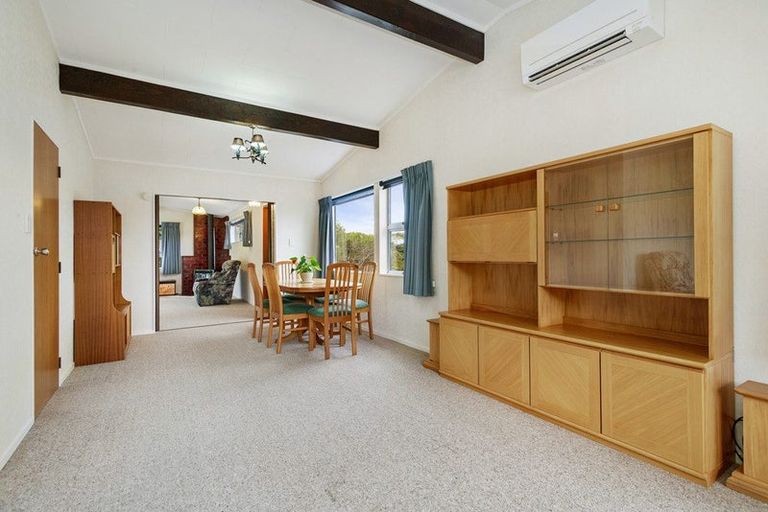 Photo of property in 32 Turriff Crescent, Tawa, Wellington, 5028