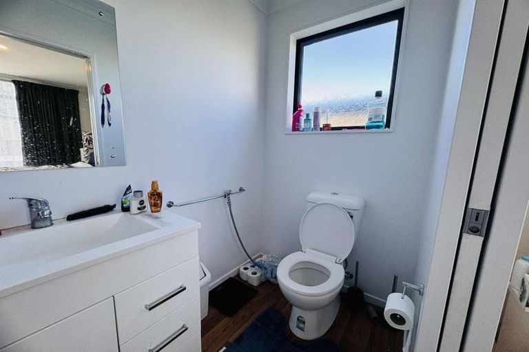 Photo of property in 48 Exeter Crescent, Takaro, Palmerston North, 4412