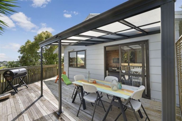 Photo of property in 2/48 Nor'east, Northcross, Auckland, 0632