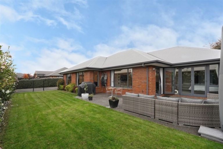 Photo of property in 16a Highwood Lane, Burnside, Christchurch, 8053