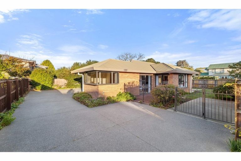 Photo of property in 5 Elsom Lane, Avonhead, Christchurch, 8042