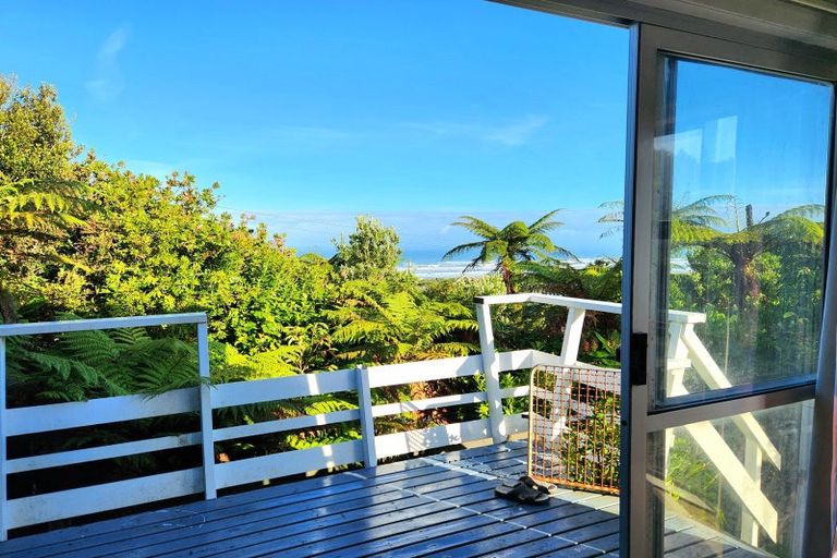 Photo of property in 22 Weenink Road, Karoro, Greymouth, 7805