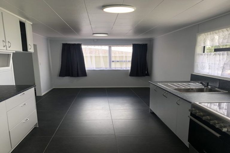 Photo of property in 55 Sikkim Crescent, Clover Park, Auckland, 2019