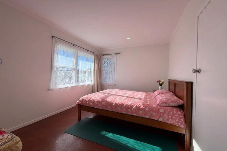 Photo of property in 8 Kiernan Place, Kelston, Auckland, 0602