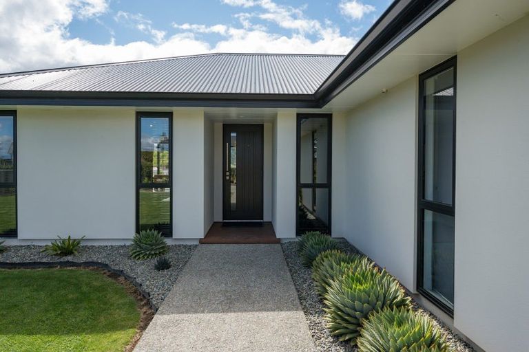 Photo of property in 8 Huntaway Close, Stoke, Nelson, 7011