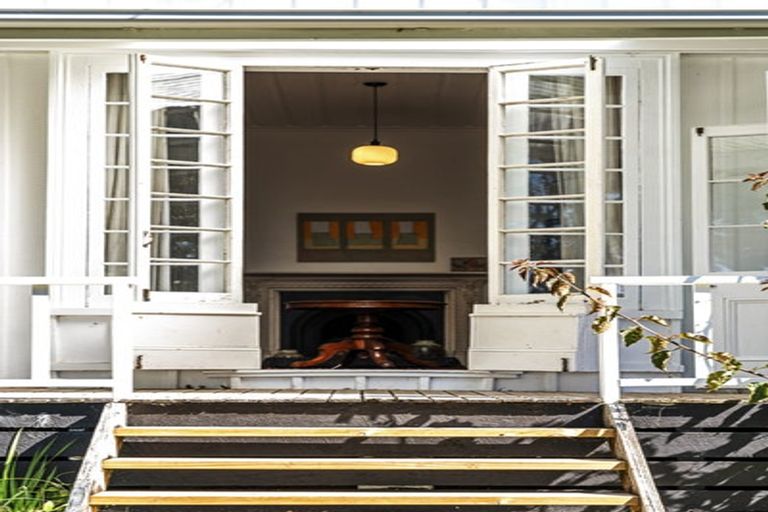 Photo of property in 90 Pendarves Street, New Plymouth, 4310