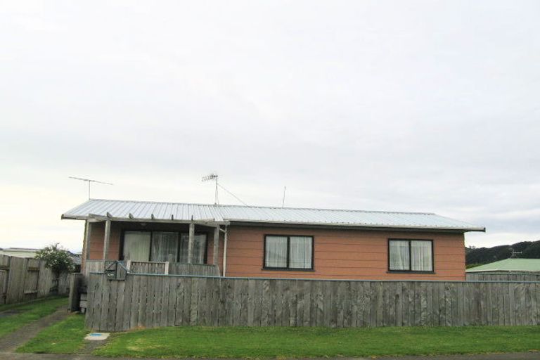 Photo of property in 2 Spackman Crescent, Paraparaumu, 5032