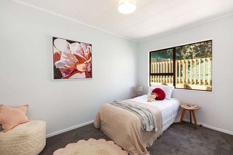 Photo of property in 62 Gloaming Hill, Titahi Bay, Porirua, 5022