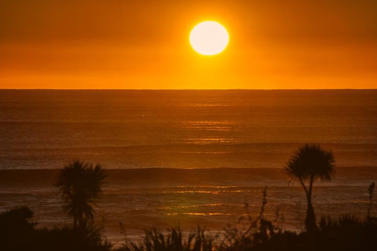 Photo of property in 25 Domain Terrace, Karoro, Greymouth, 7805