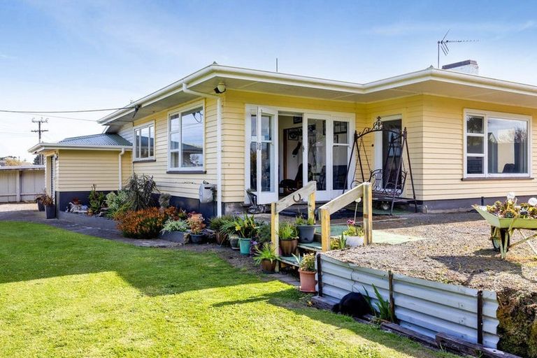 Photo of property in 52 Fairfield Road, Hawera, 4610