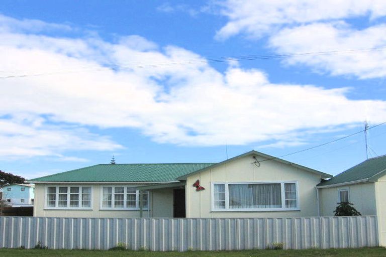 Photo of property in 10 Roore Street, Foxton Beach, Foxton, 4815