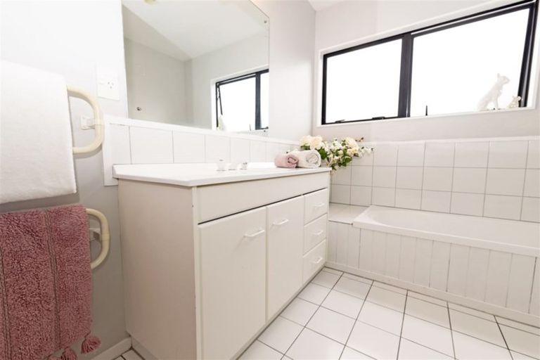 Photo of property in 4/61 Sunrise Avenue, Murrays Bay, Auckland, 0630