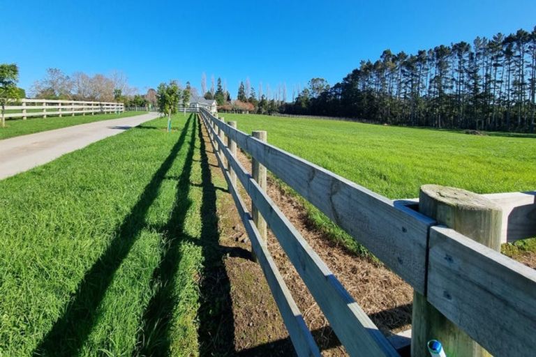 Photo of property in 53 Dysart Lane, Kumeu, 0891