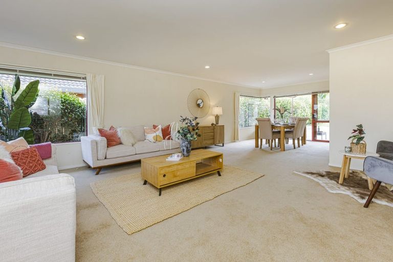 Photo of property in 10 Norm Pellow Drive, Manurewa, Auckland, 2105