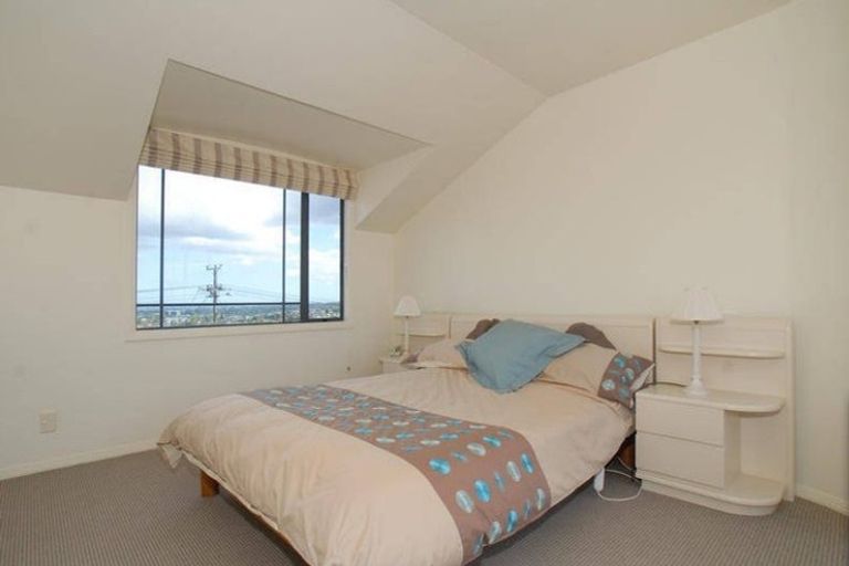 Photo of property in 16 Castor Bay Road, Castor Bay, Auckland, 0620