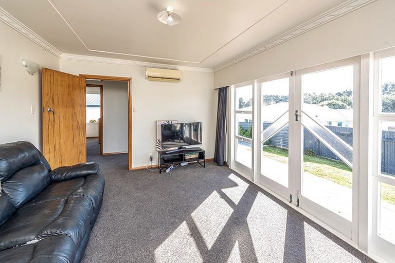 Photo of property in 6 Glenn Street, Castlecliff, Whanganui, 4501