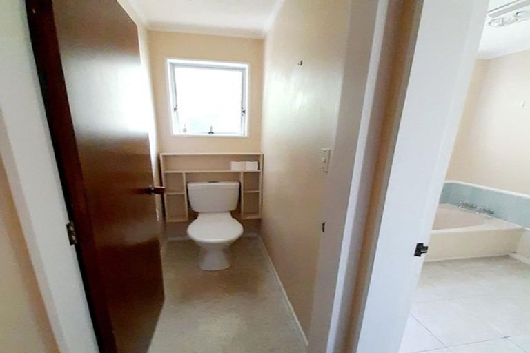 Photo of property in 25 Hartford Crescent, Totara Park, Upper Hutt, 5018