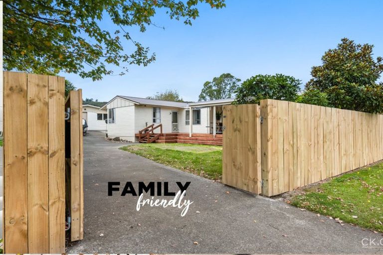 Photo of property in 4 Speargrass Grove, Timberlea, Upper Hutt, 5018