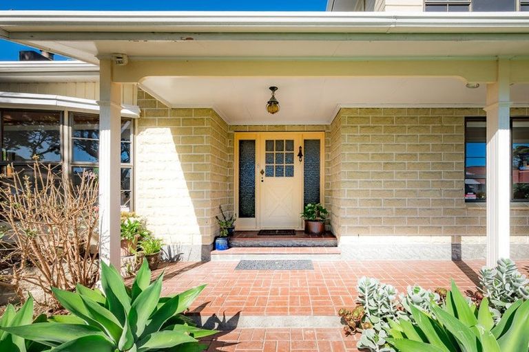 Photo of property in 73 Nimmo Avenue East, Waikanae, 5036